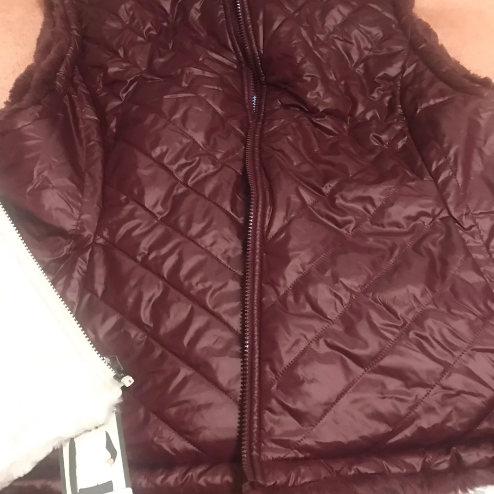 Nicole miller (2)reversible women’s faux fur vest (NO offer) please - Picture 10 of 16